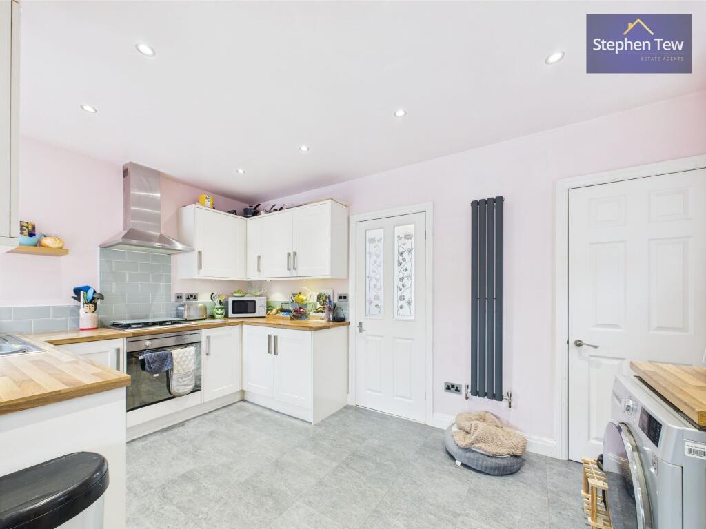 Kitchen/ Dining Room