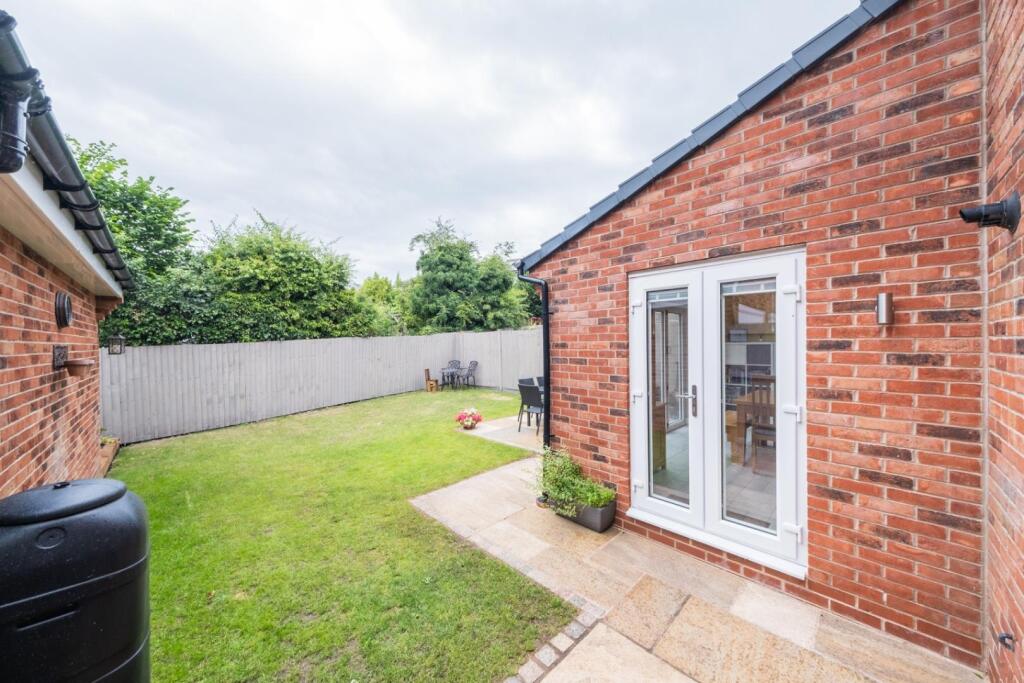 30 Thistle Close-046.jpg