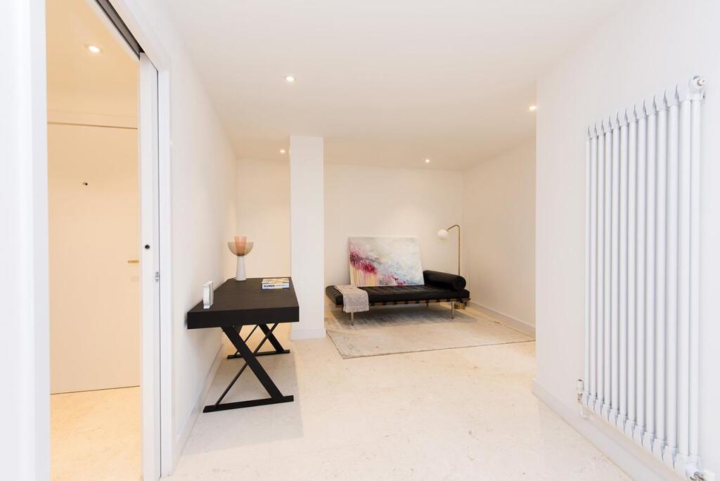 White Horse Yard (flat 5)-w-liv3.jpg