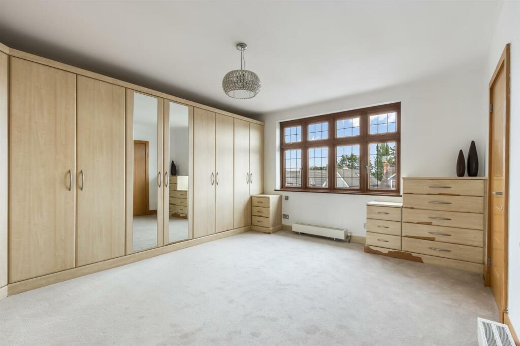 BEDROOM 2