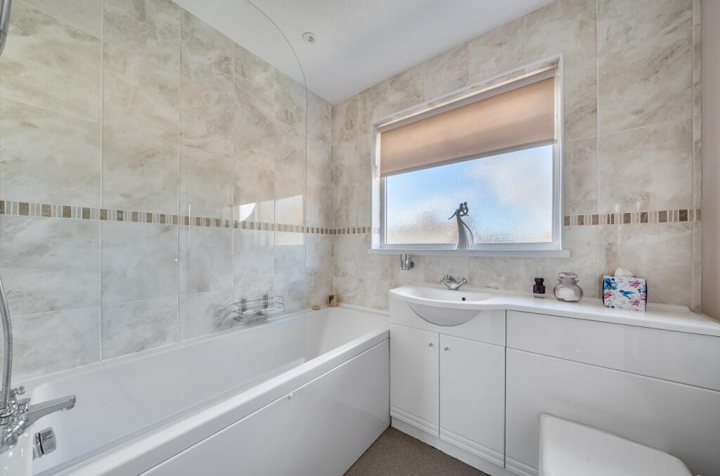 1372851-3-6900d44...