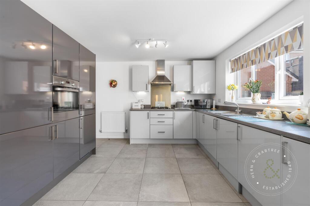 Int, Heol Bennett, Hern Crabtree (7).jpg