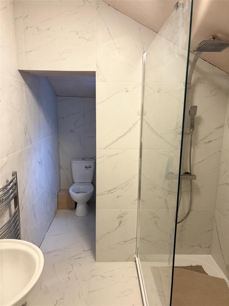 bathroom pic new.jpg