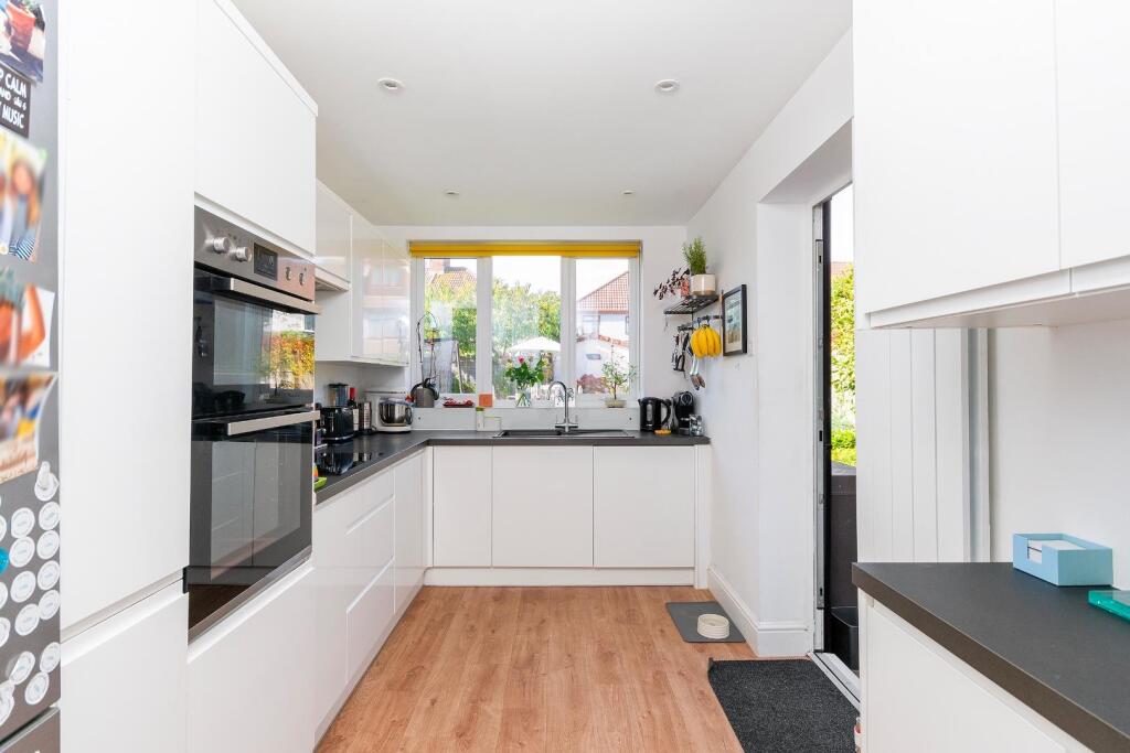 0B7RAN - Kitchen D.jpg