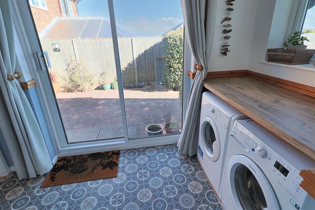 CONSERVATORY/UTILITY