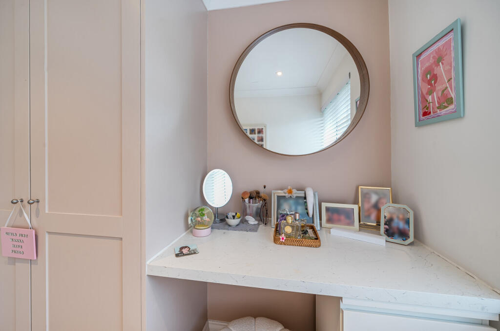 1371005-5-68f6230...