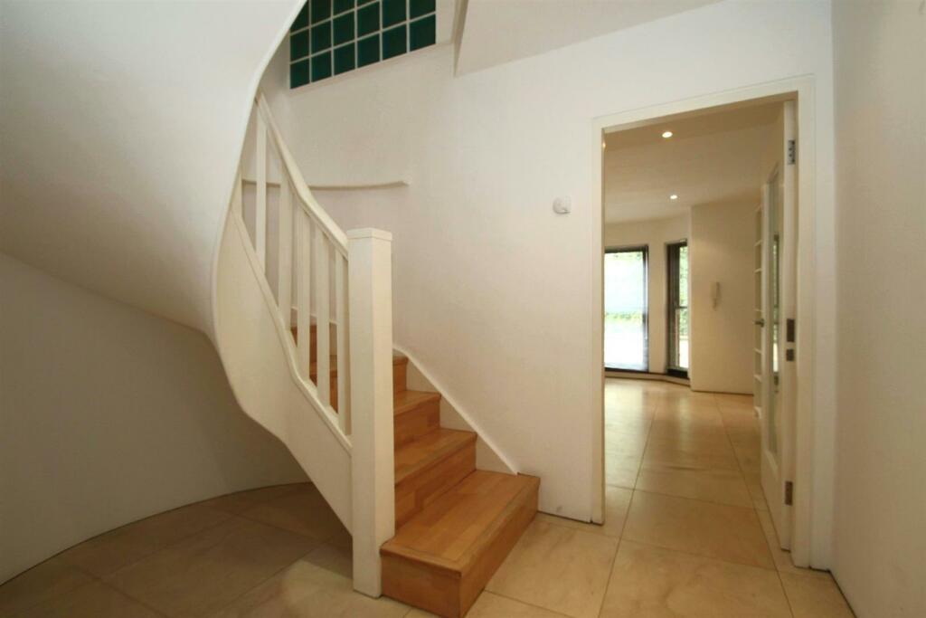 Hall 2