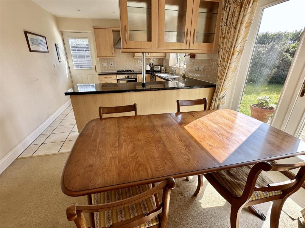 dining/kitchen