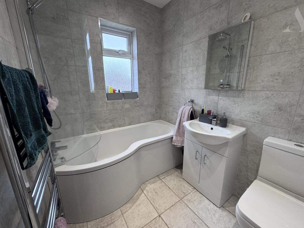 20 Jeremy Grove Bathroom