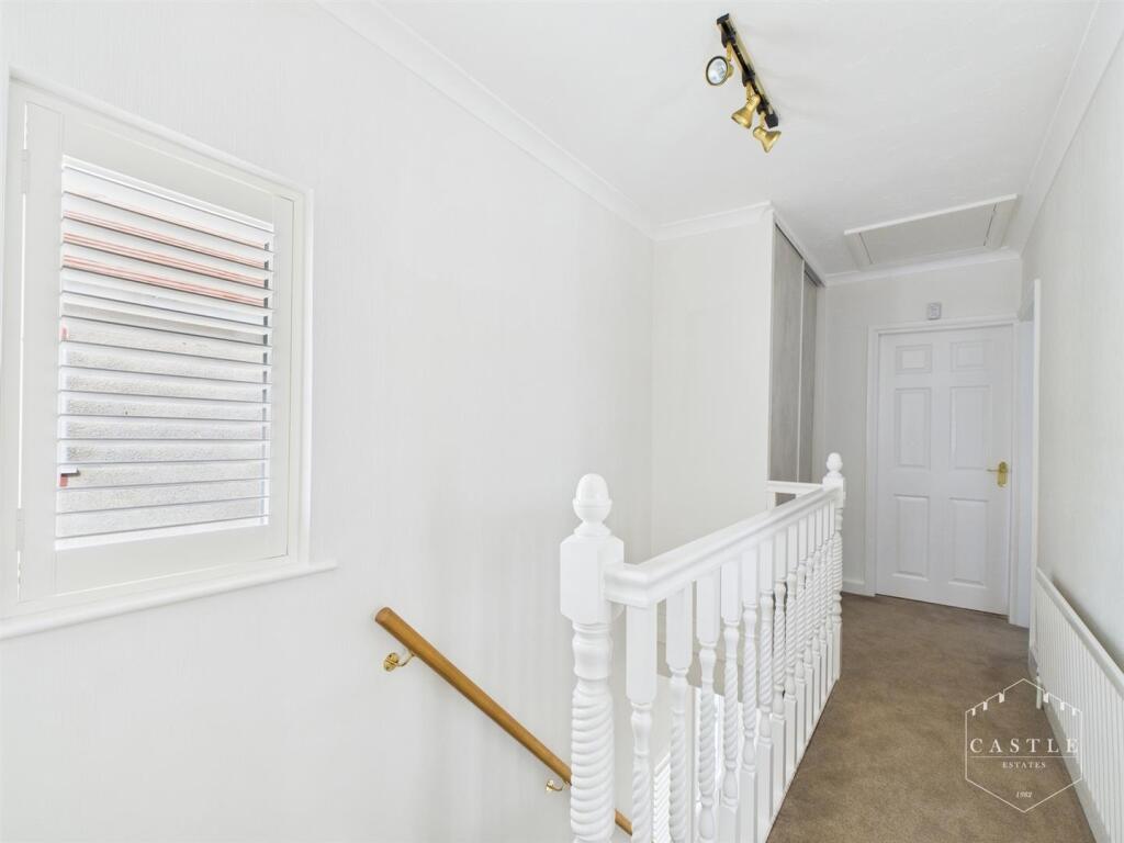 FIRST FLOOR LANDING