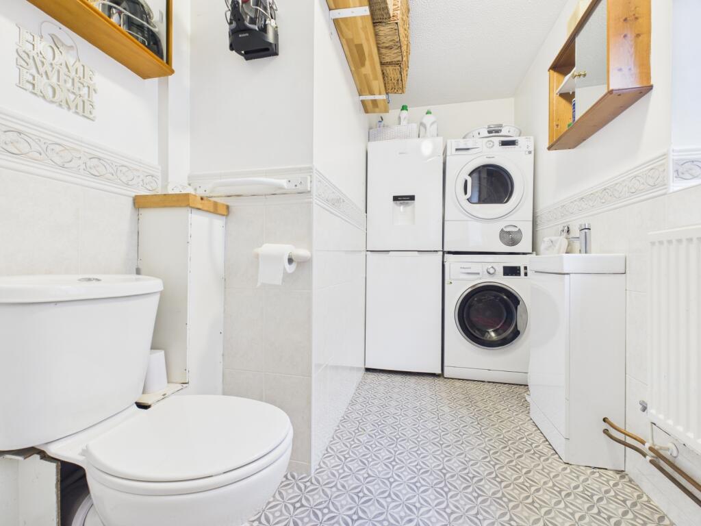 CAM03729G0-PR0185-STILL008