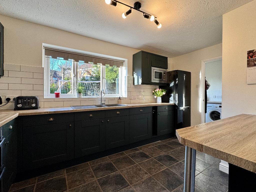 Kitchen, breakfast bar, separate utility