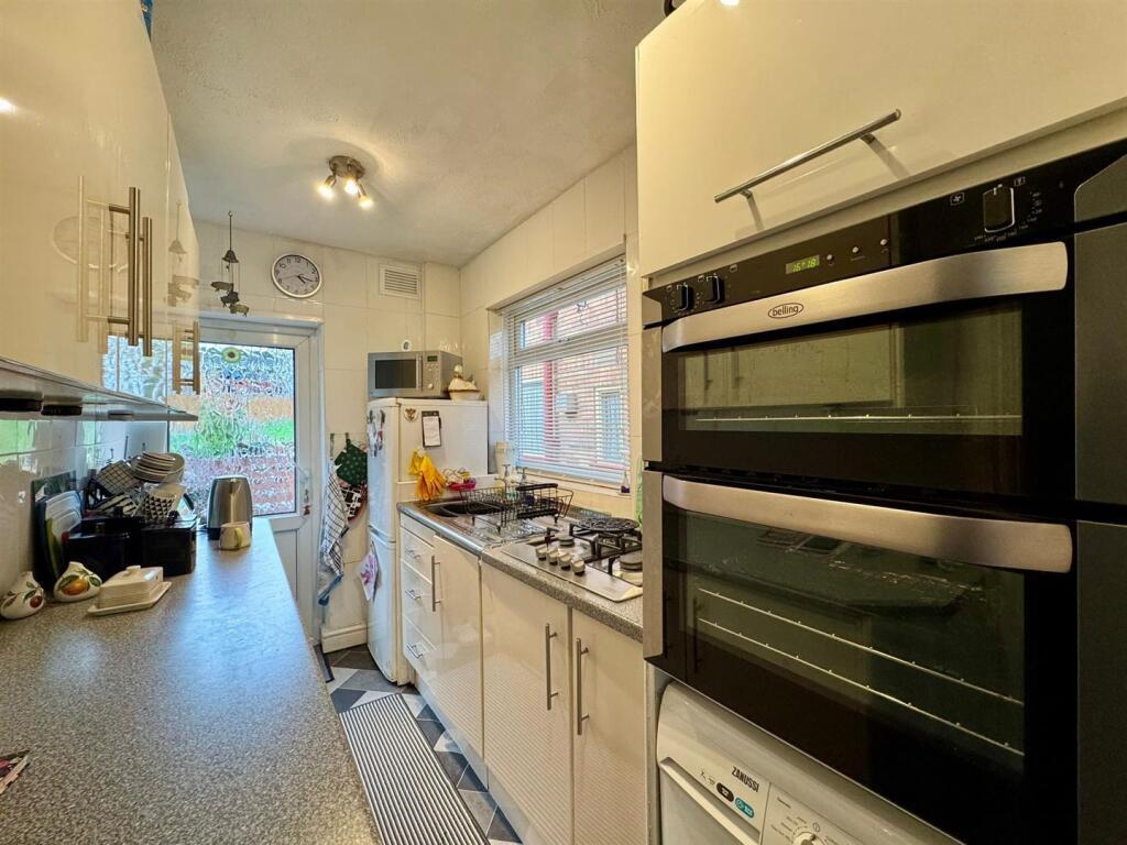 Kitchen (2).jpg
