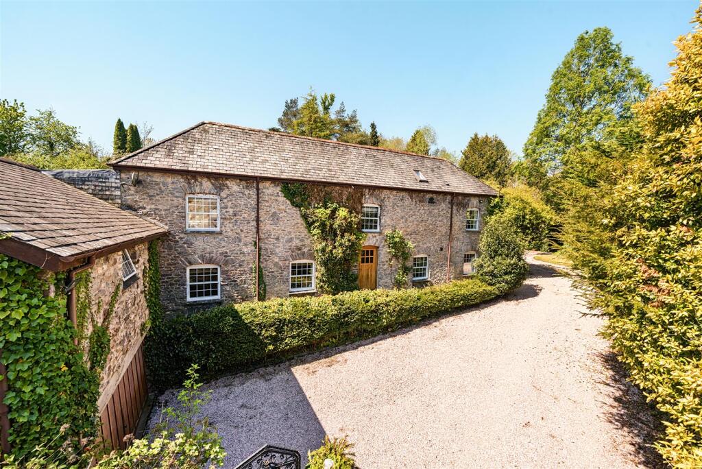 TRH The Round House Outside.jpg