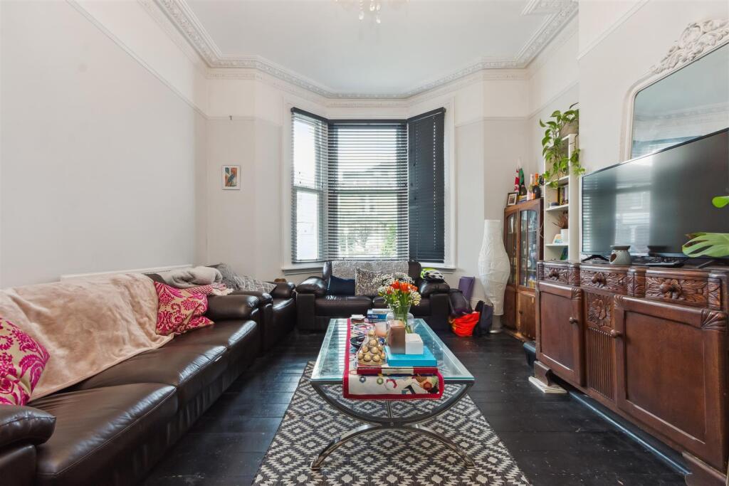 49a Longley Road SW17 reception 2.jpg