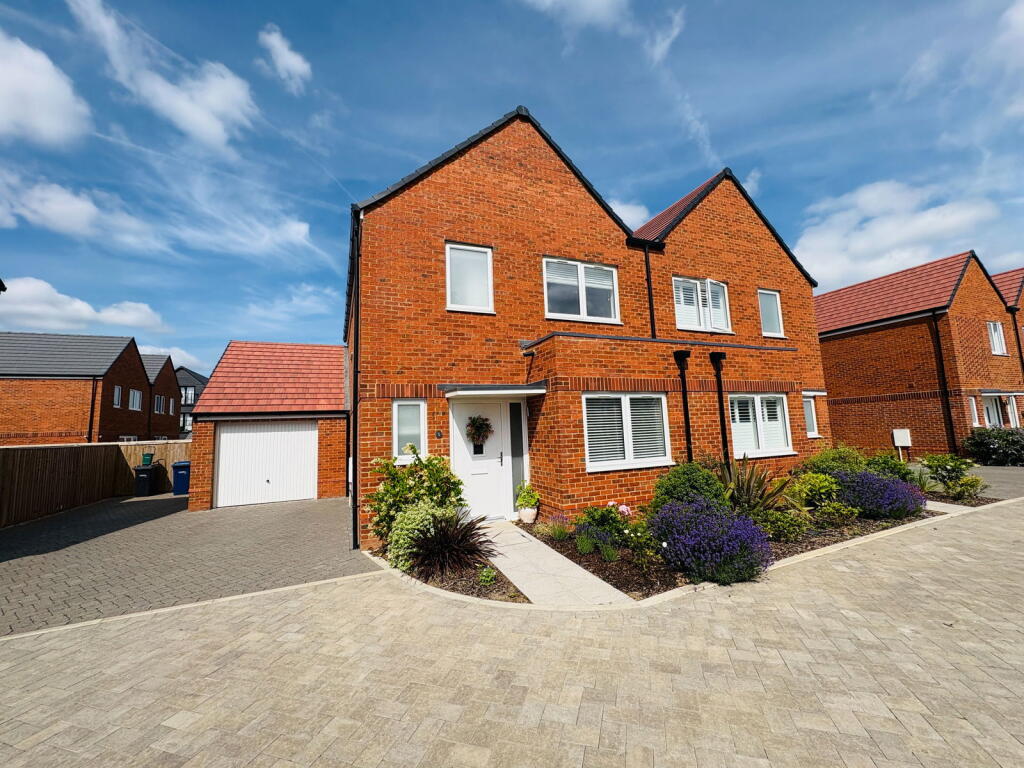 Rocket Road, Cranleigh, Surrey GU6 8HD