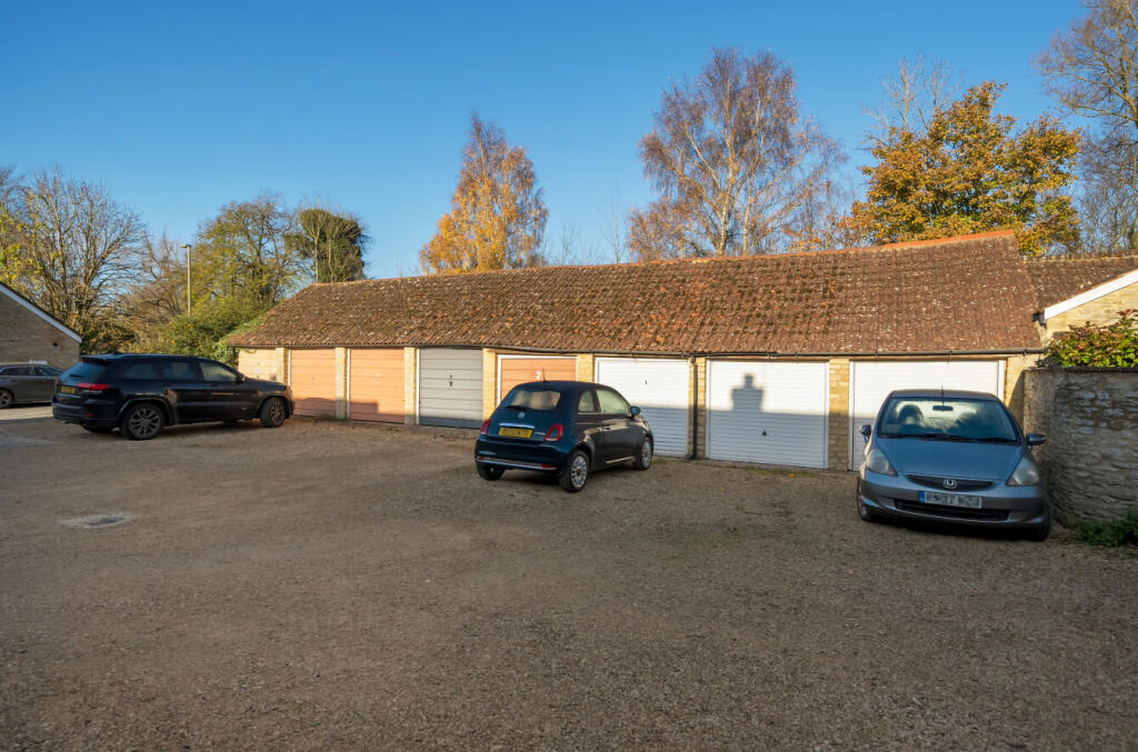 Garage/Parking