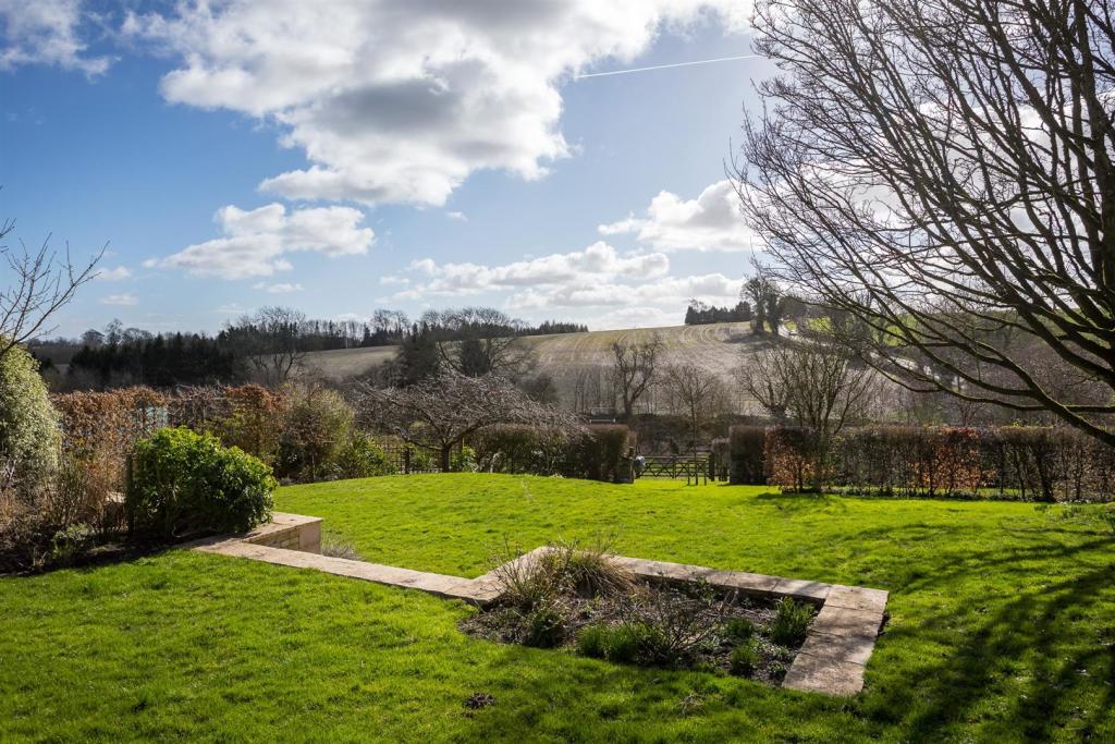 18 - Manor Barn - GL53 9PD - Web.jpg