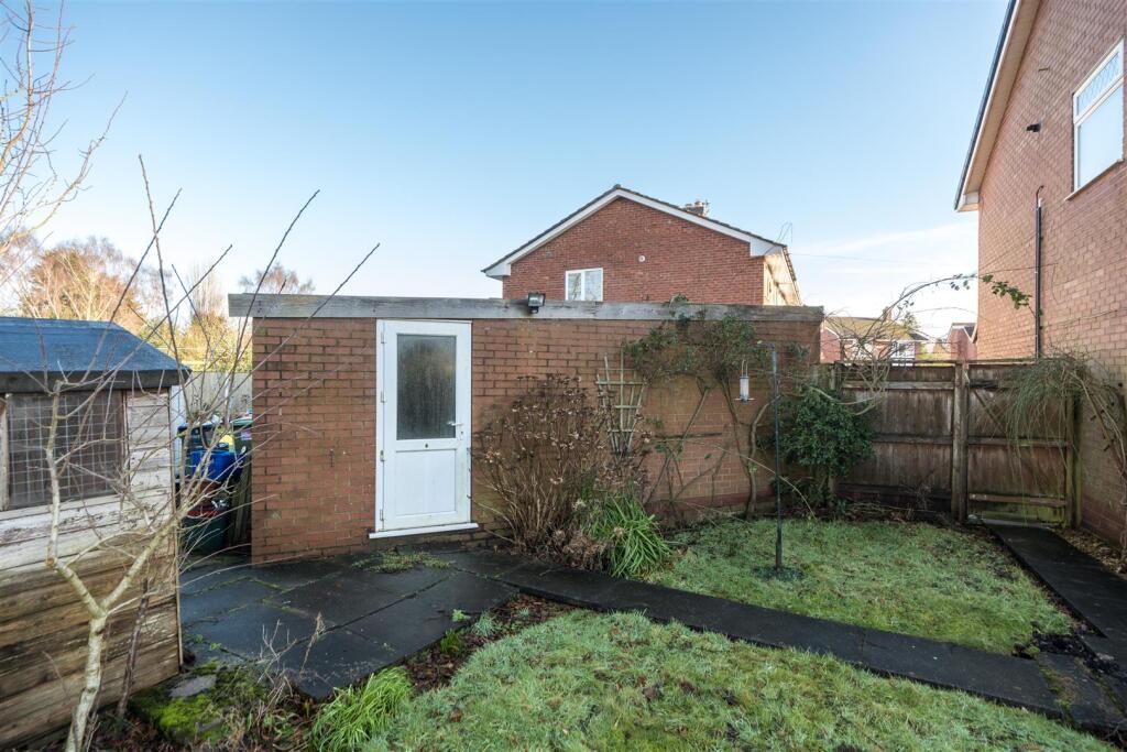 8 Roberts Road-020.jpg