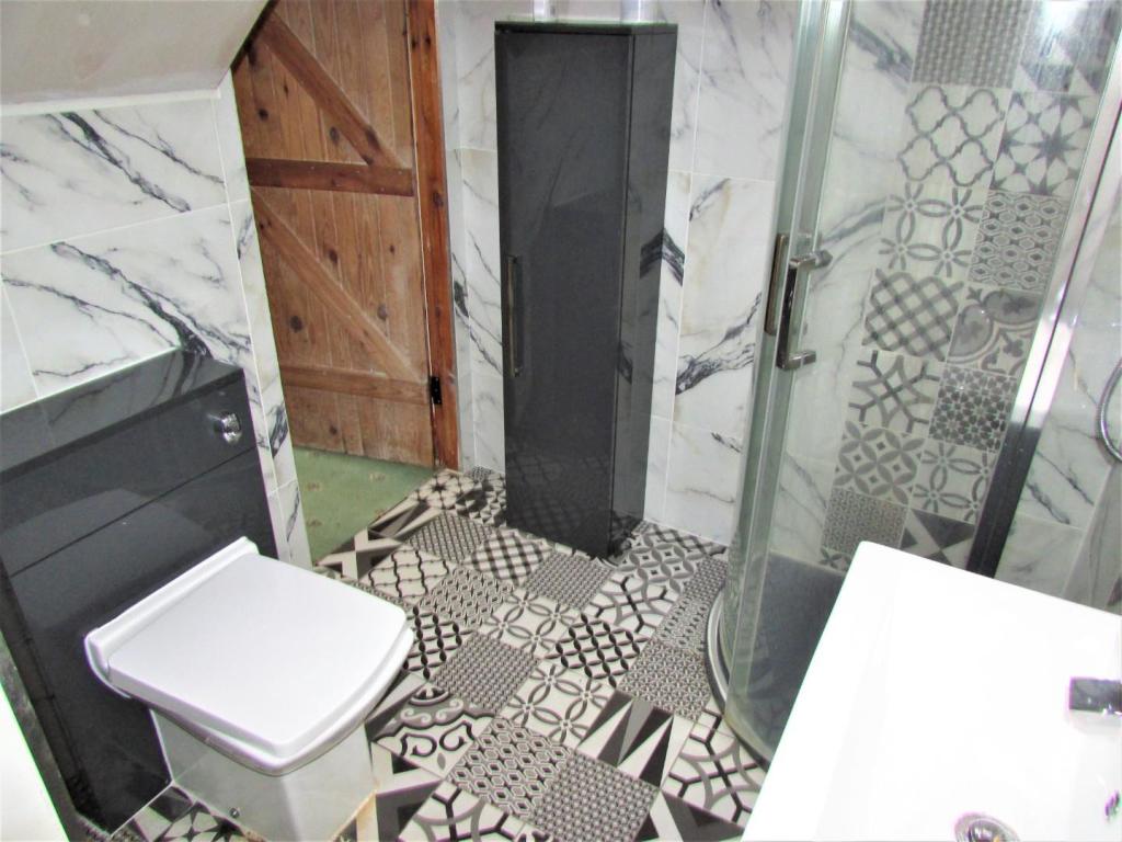 StablesMedShower2.JPG