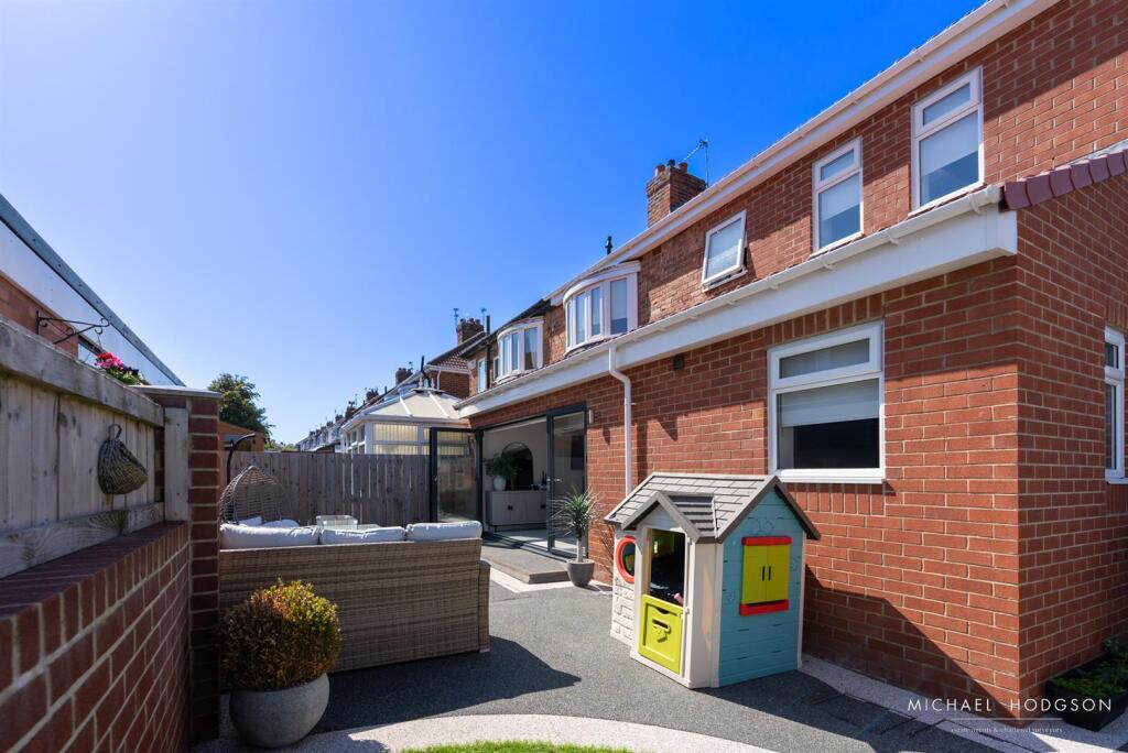 Dykelands Road-54.jpg