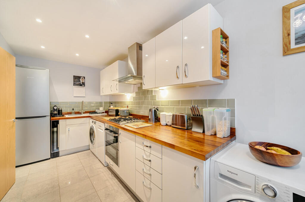 1370718-5-68f6665...