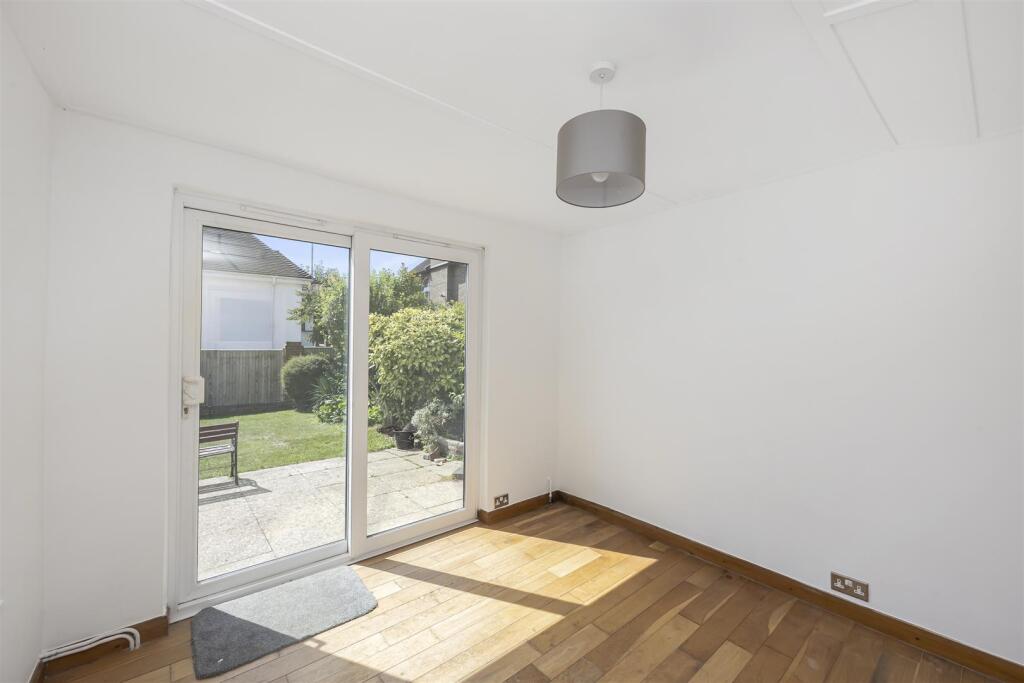 14 WOODLAND DRIVE (11).JPG