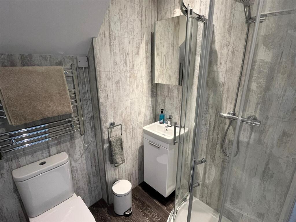 Ensuite Shower Room.jpg