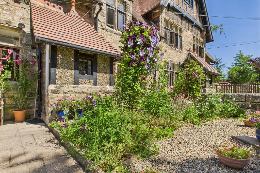 CAM04201G0-PR0098-STILL031