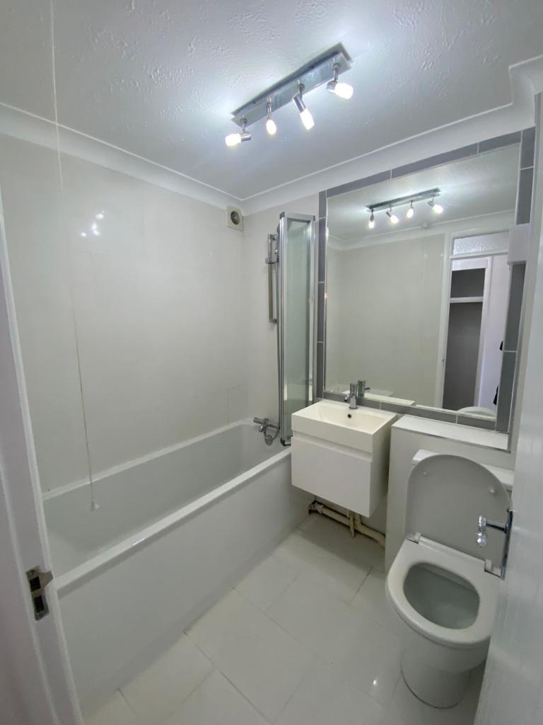 2 Maynard bathroom