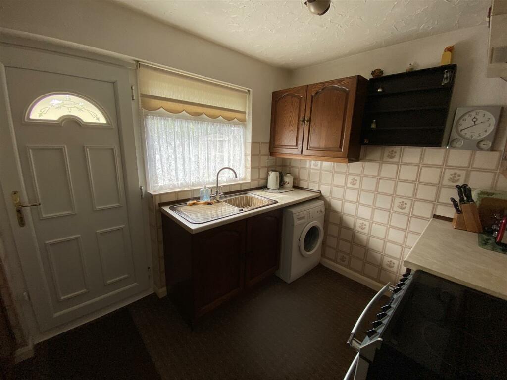 Kitchen: