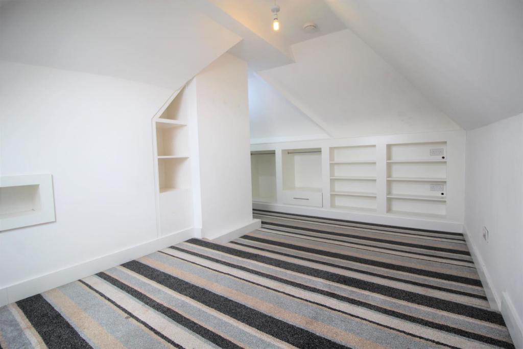 Attic bedroom .jpg