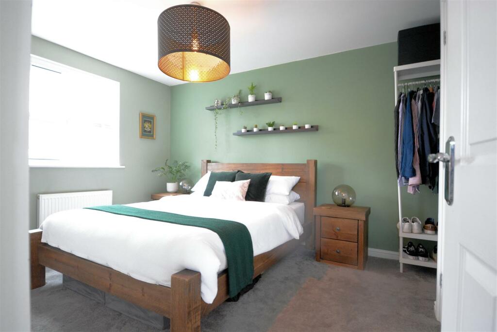 Larch Way bedroom.jpg