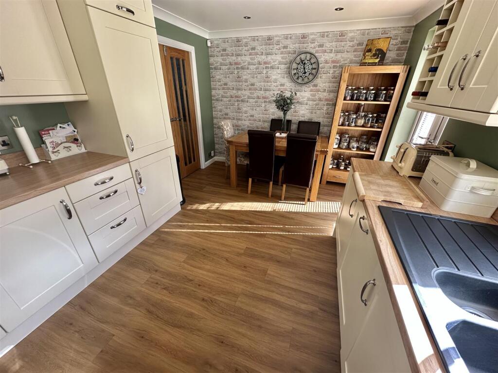 Bramleys Estate Agents - Kings Lea - Liversedge (2