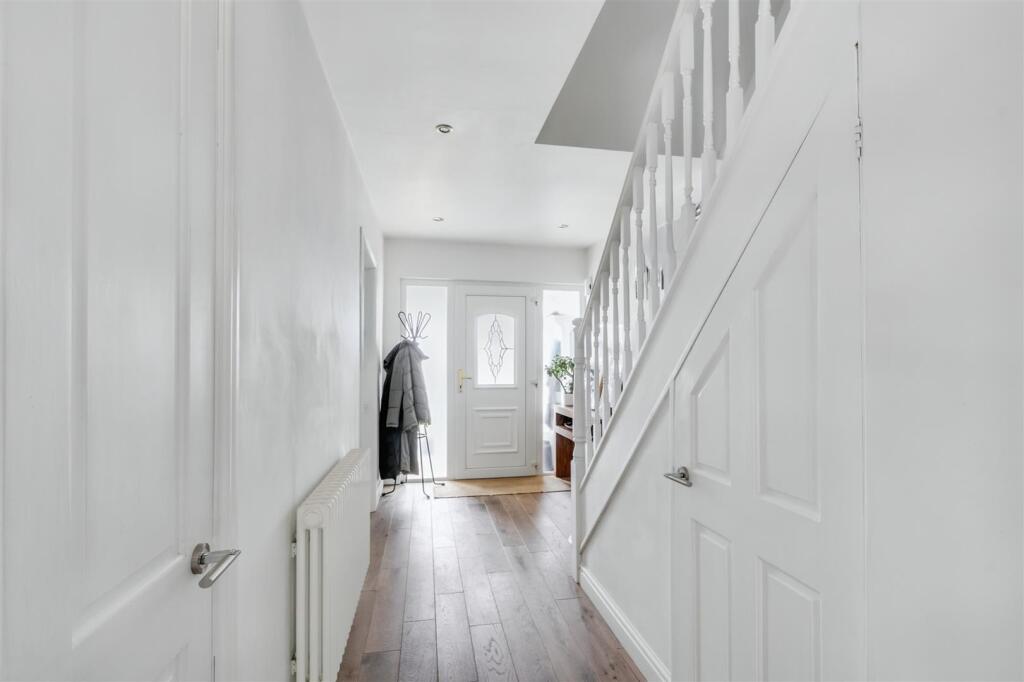 Hallway_1.jpeg
