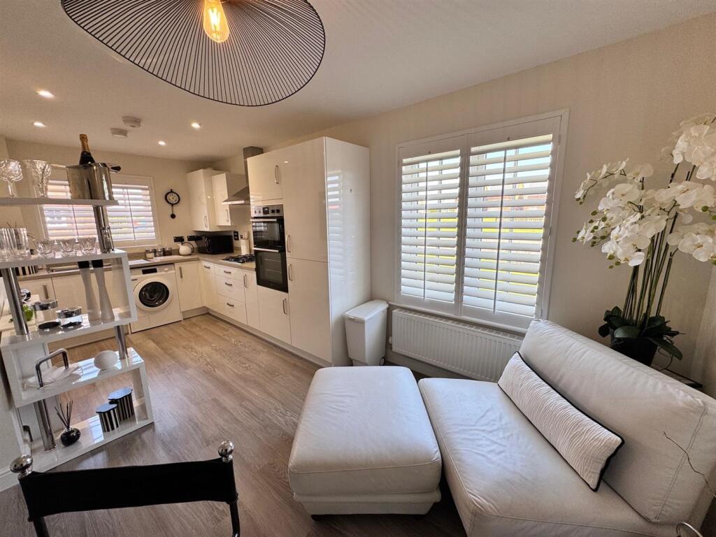 OPEN PLAN DINING KITCHEN