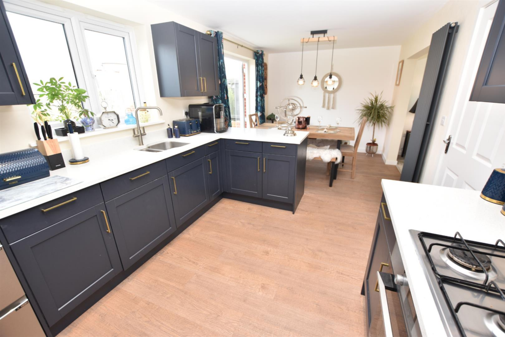 KITCHEN DINING ROOM