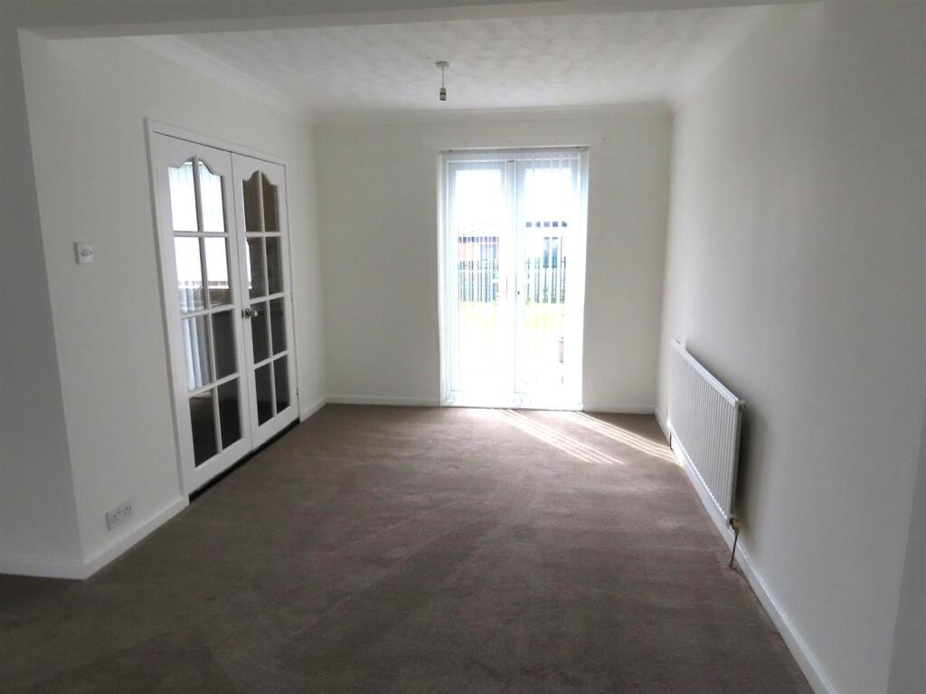 LOUNGE THROUGH TO DINING AREA