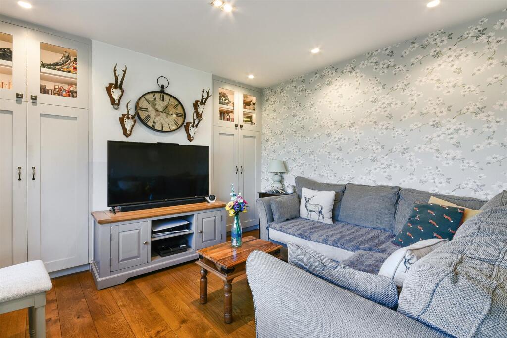 SALTASH CLOSE, 6- (12).jpg