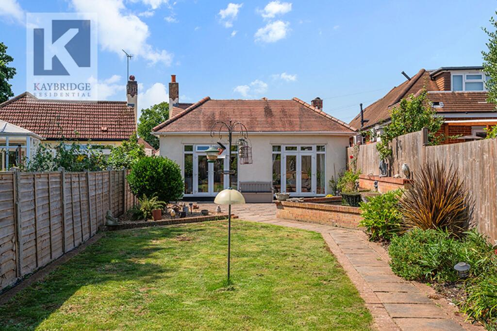 The Warren, Worcester Park - KT4 7DL