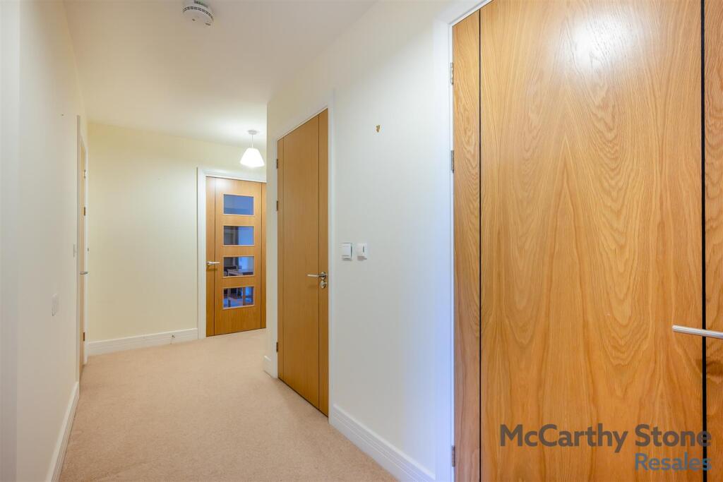 8633915-interior11.jpg