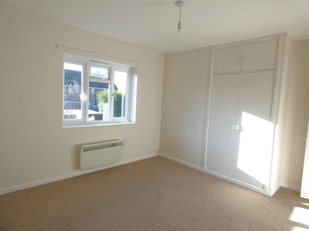 Pic 6 Bedroom One (1).JPG