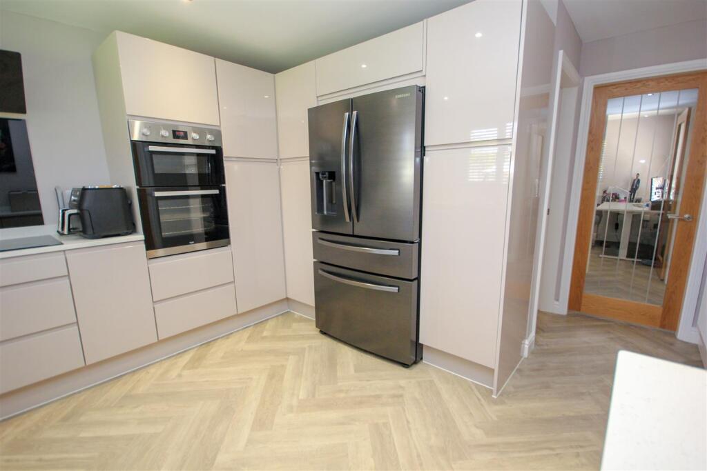 Kitchen..jpg