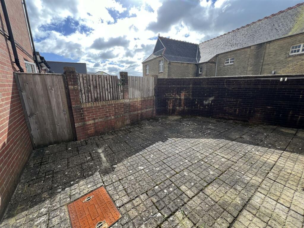 COMMUNAL COURTYARD