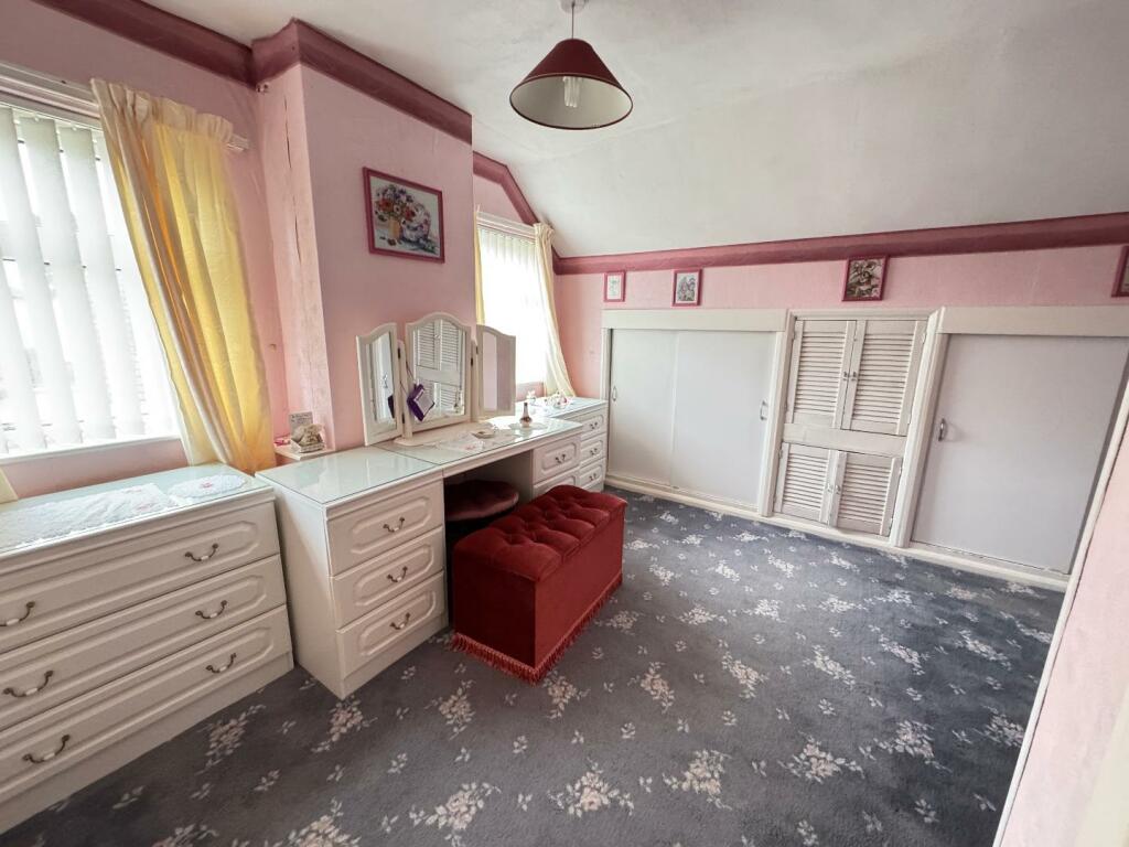 First floor main bedroon