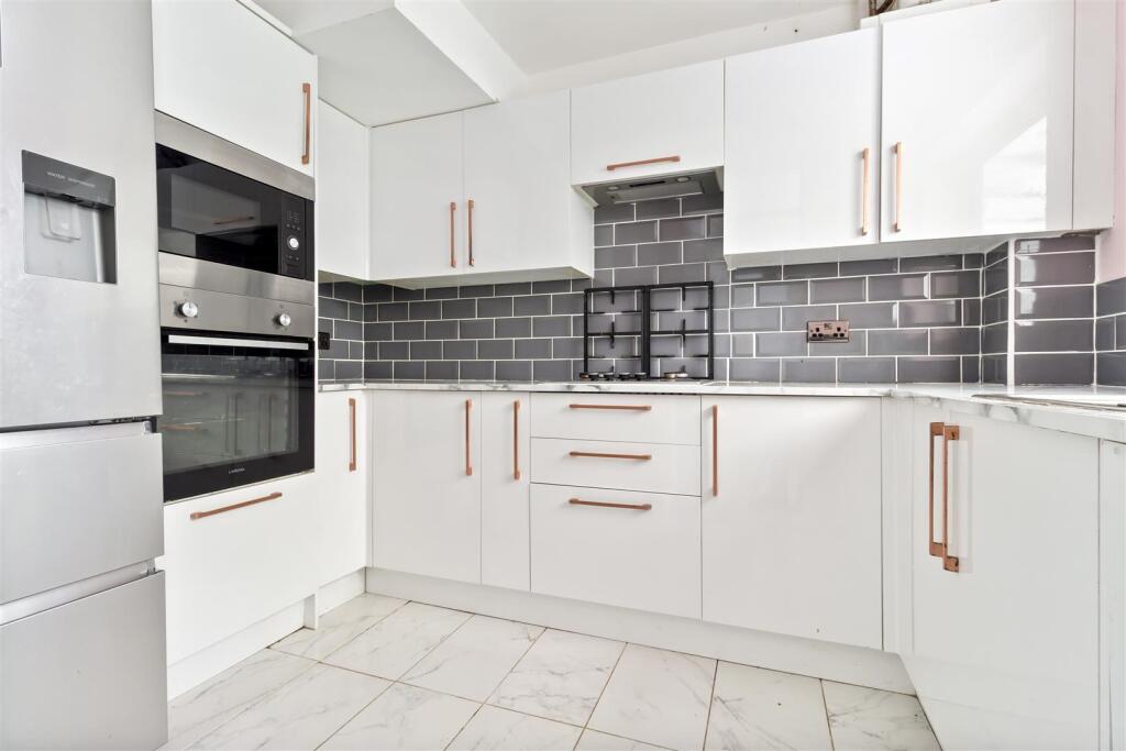 14 Willow Crescent-004.JPG