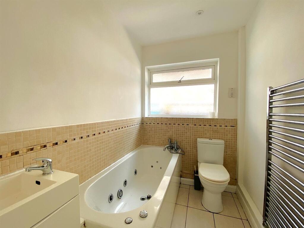 1 Saltdean Way - Bathroom.jpg