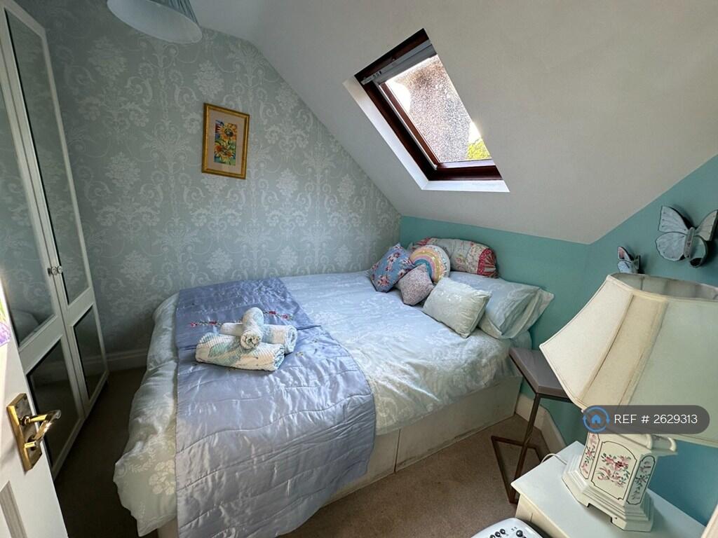 Apt Mid King-Bedroom Opp Bathrm