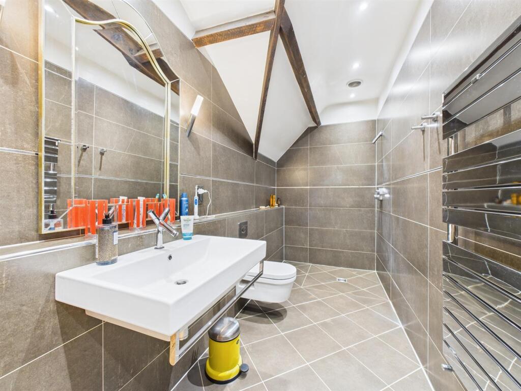 Superbly Appointed En-Suite Shower Room