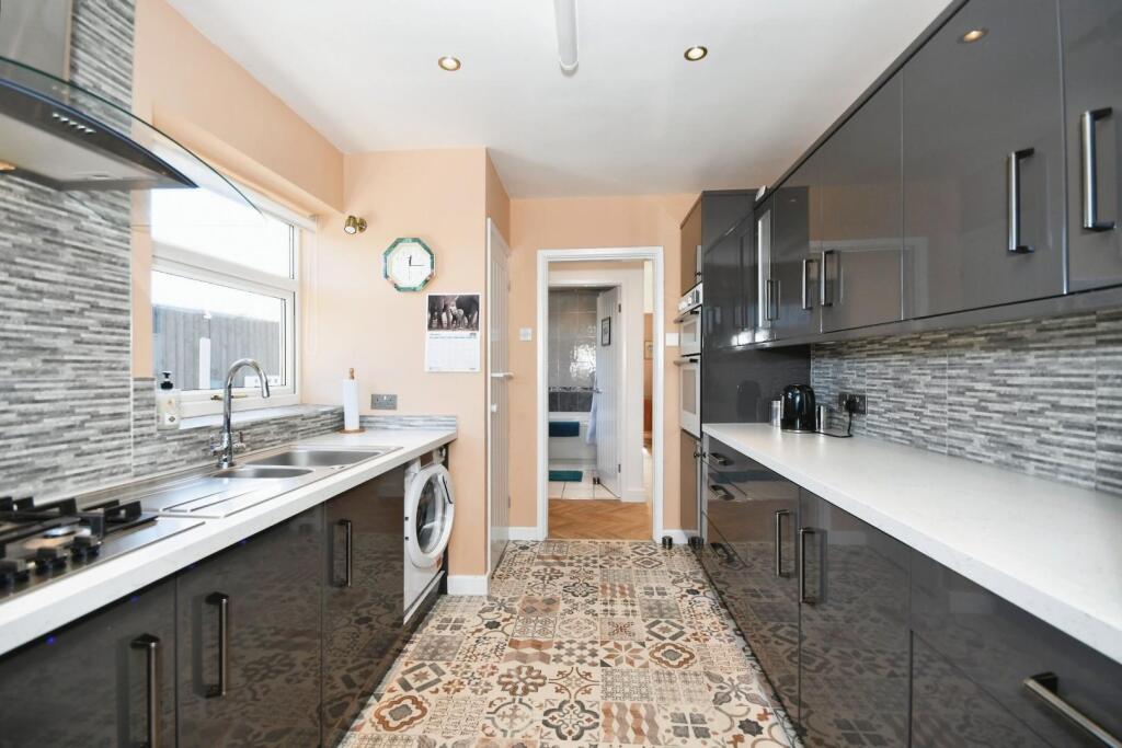 KITCHEN 02.jpg